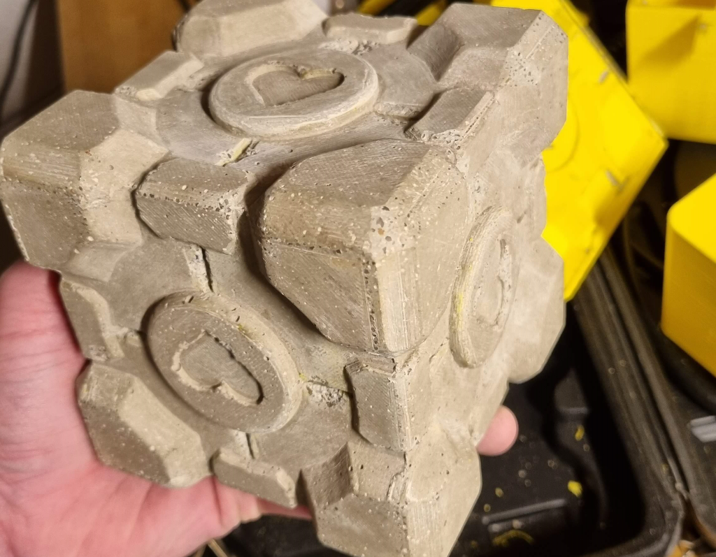 Companion-Cube-Übertopf Companion-Cube-Übertopf